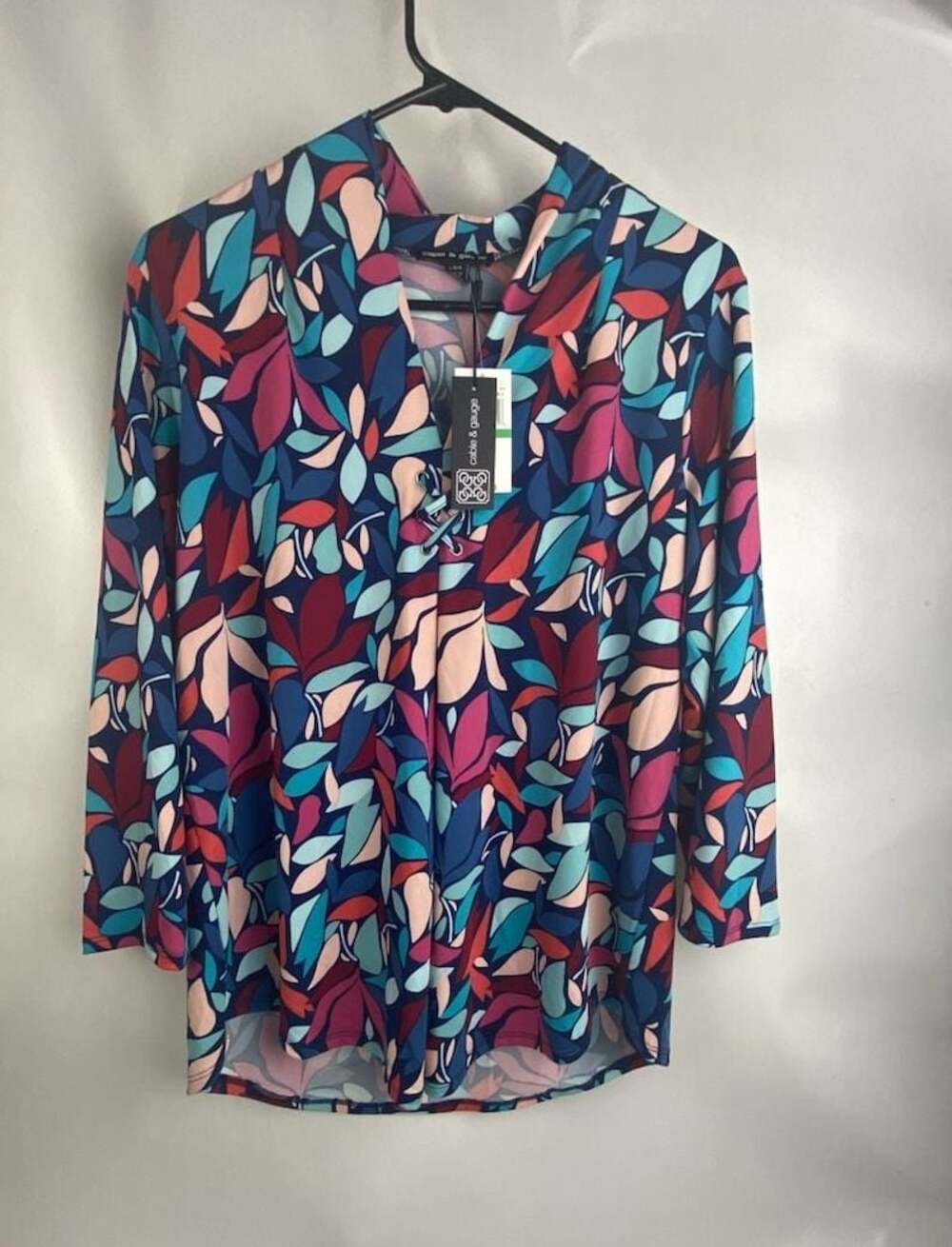 Cable & Gauge Women's Multi-Color Leaf Print V-Neck Long Sleeve Blouse